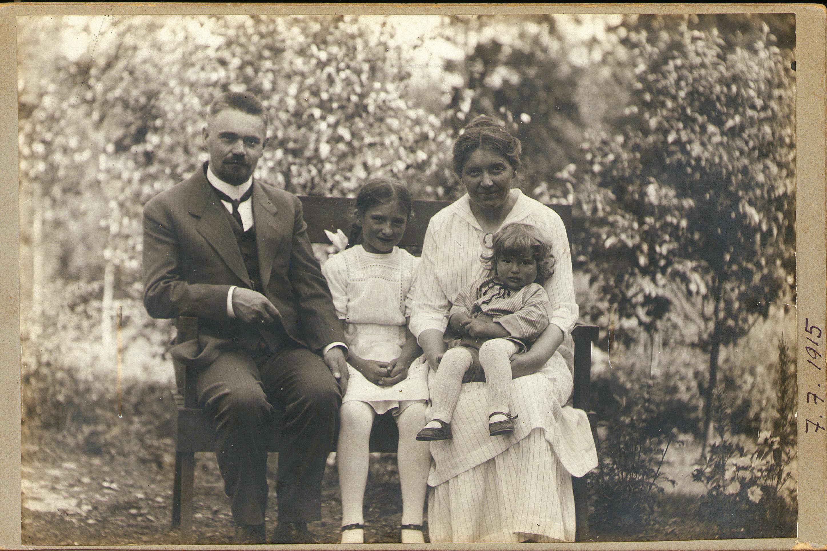 23Kohtfam-1915